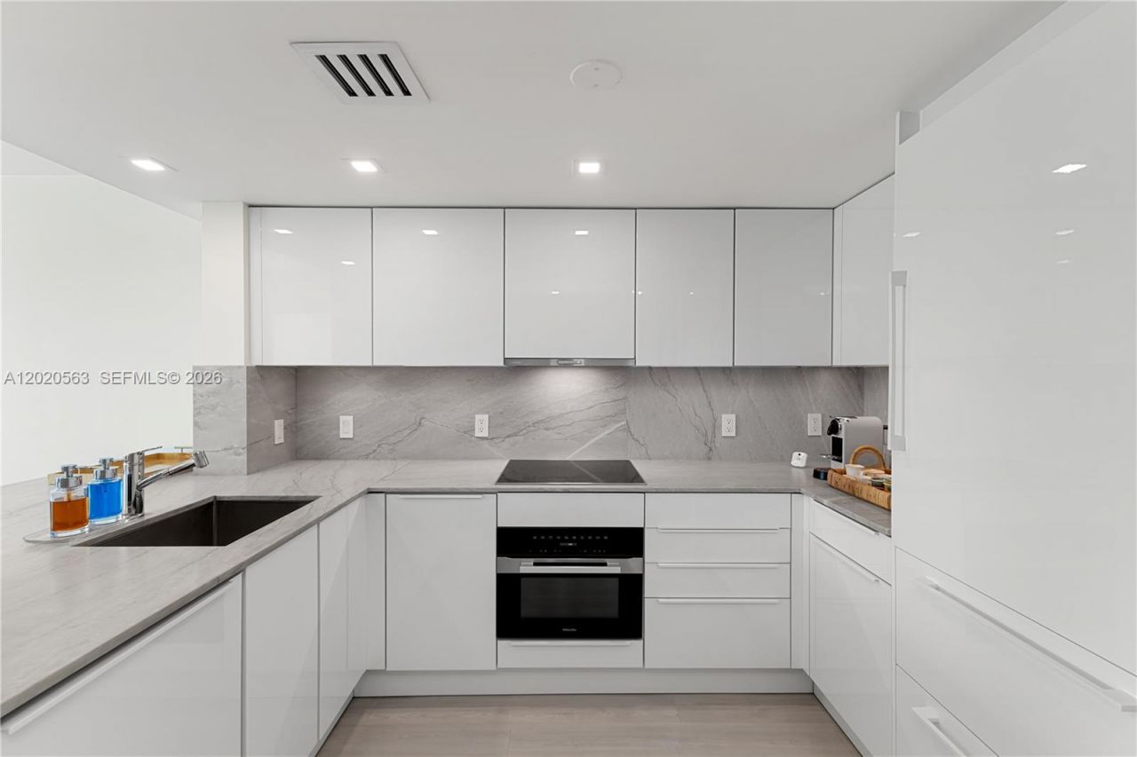 2101 NE Brickell Ave , Unit 2302, Miami, FL 33129 Photo
