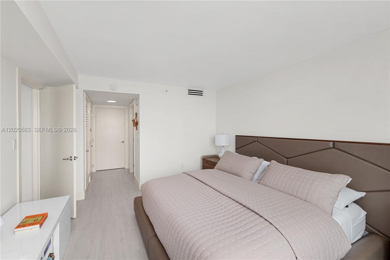 2101 NE Brickell Ave , Unit 2302, Miami, FL 33129 Photo