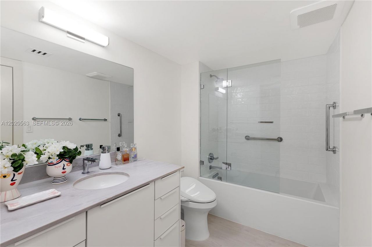 2101 NE Brickell Ave , Unit 2302, Miami, FL 33129 Photo