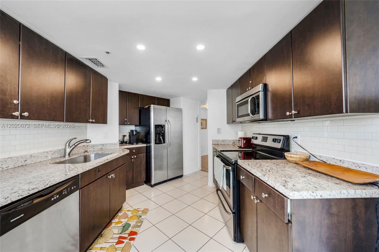 5880 Collins Ave, Unit 1007, Miami Beach, FL 33140 Photo