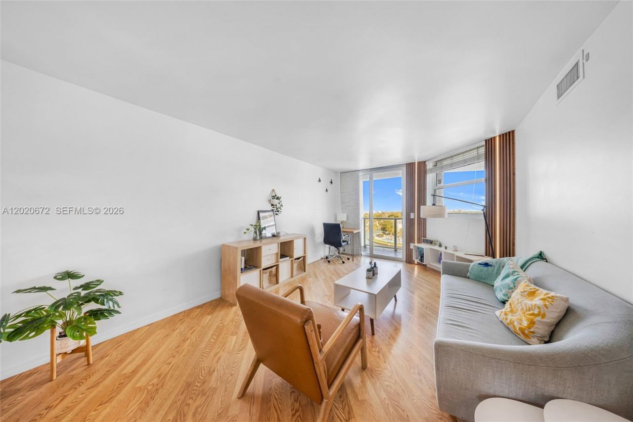5880 Collins Ave, Unit 1007, Miami Beach, FL 33140 Photo