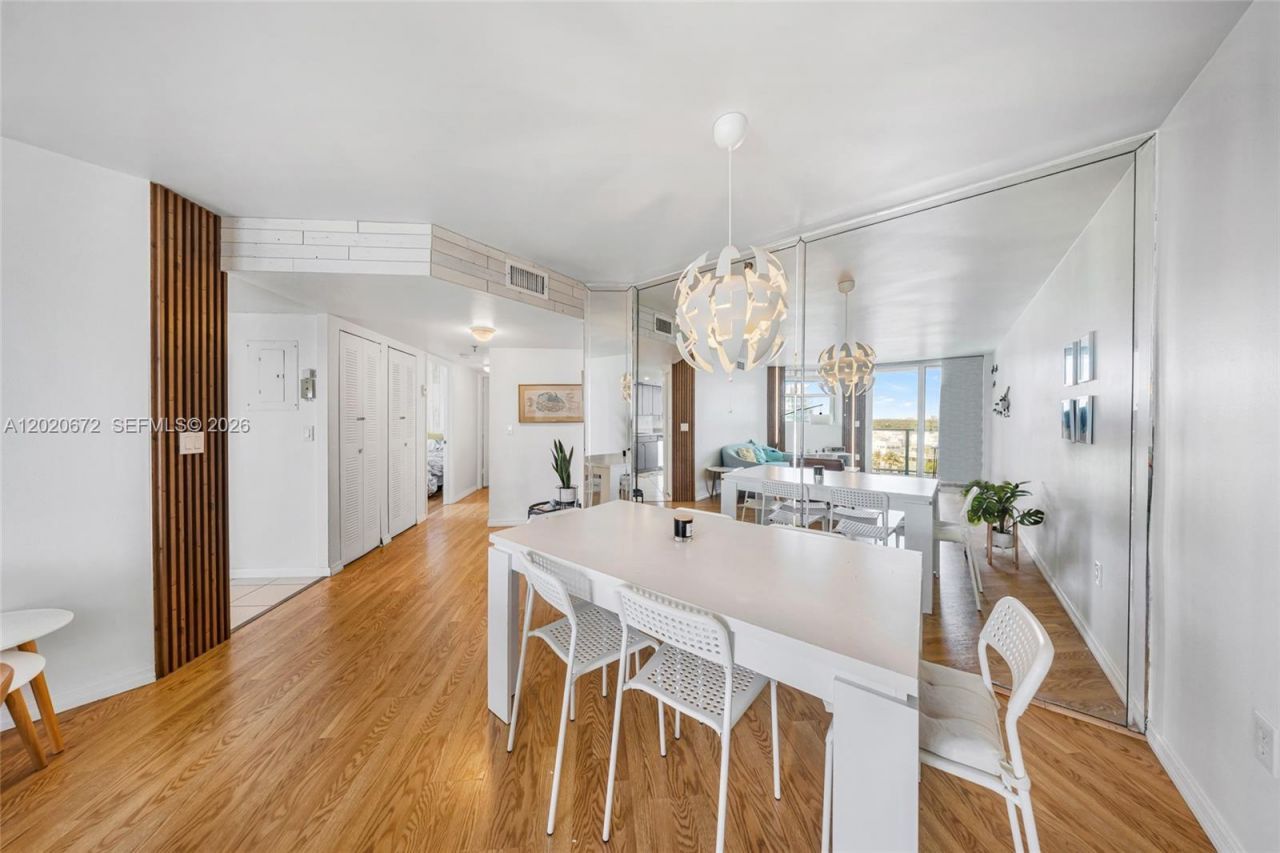 5880 Collins Ave, Unit 1007, Miami Beach, FL 33140 Photo
