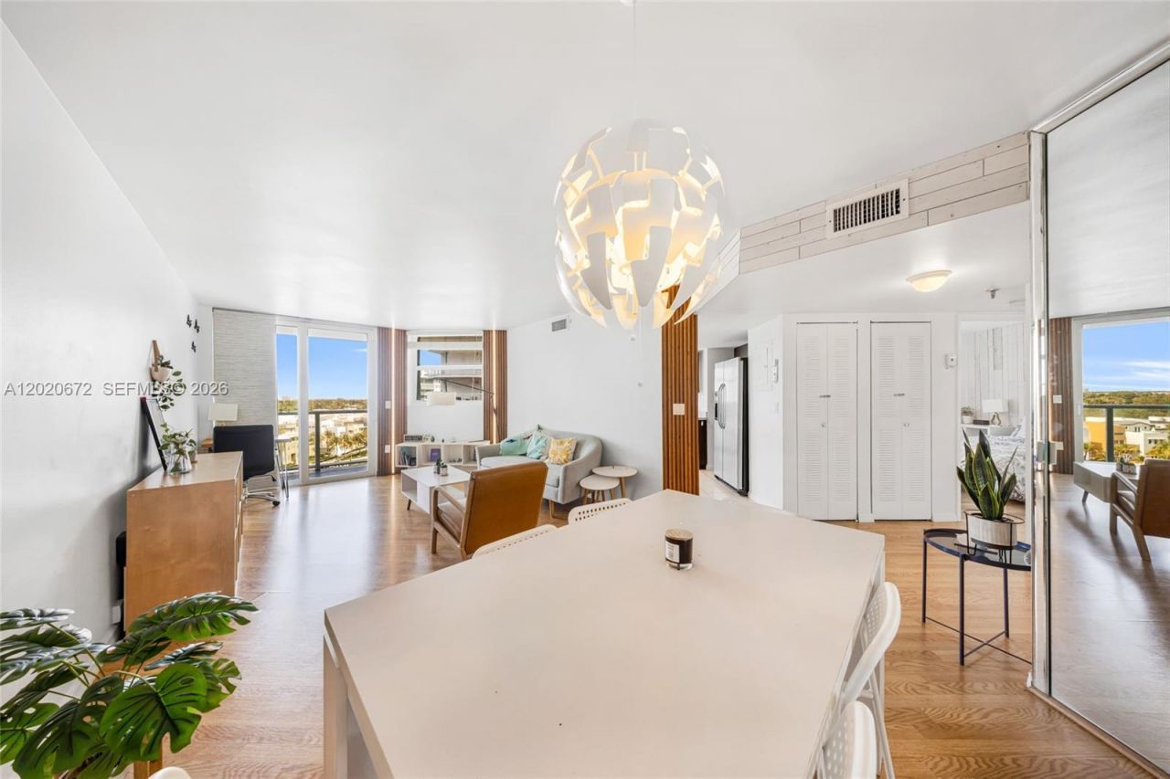 5880 Collins Ave, Unit 1007, Miami Beach, FL 33140 Photo