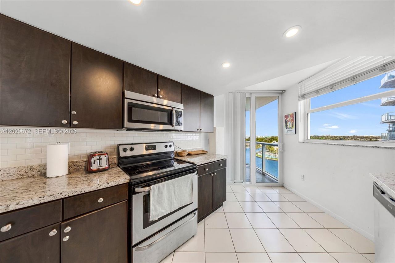5880 Collins Ave, Unit 1007, Miami Beach, FL 33140 Photo