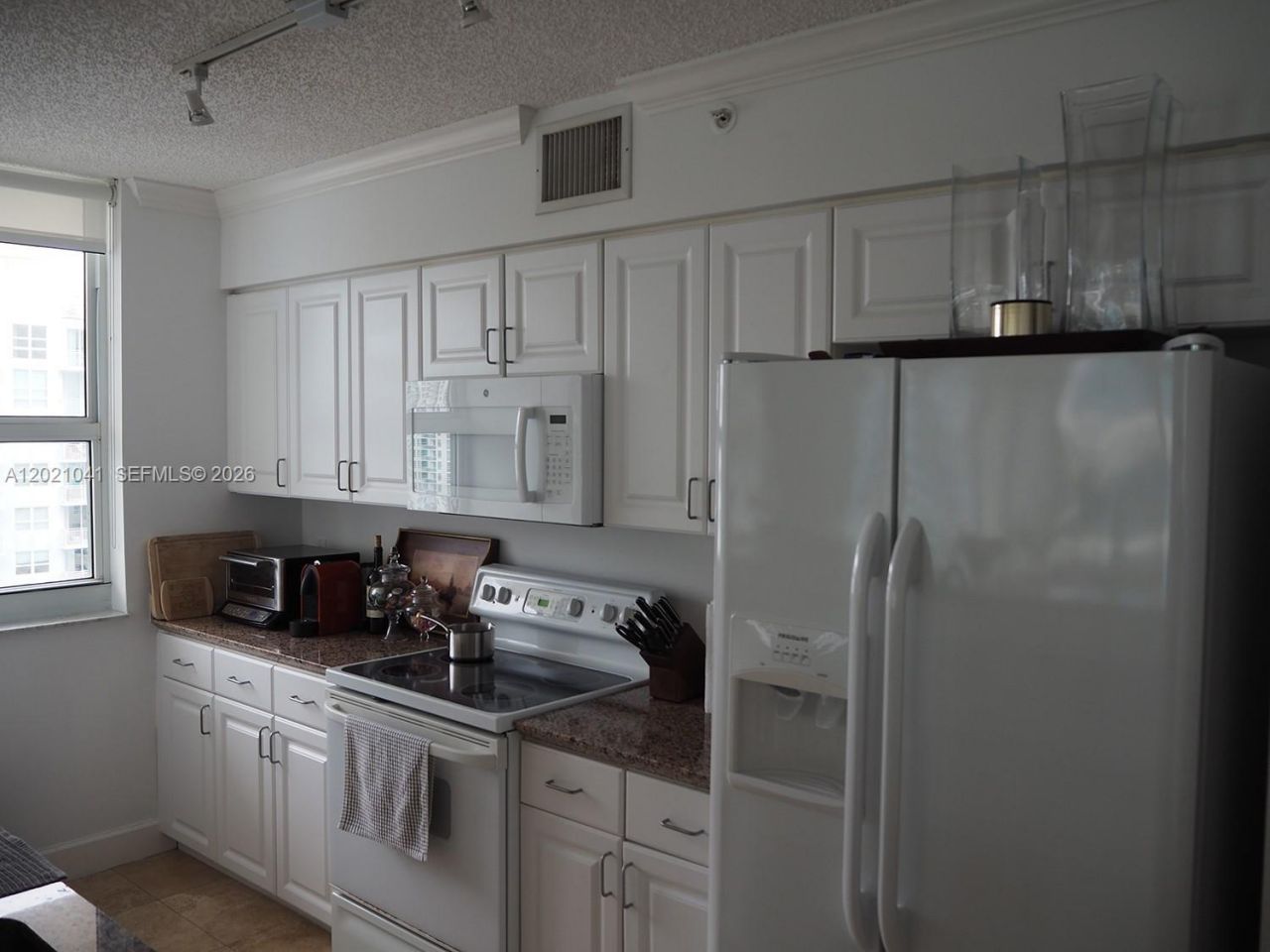 1155 Brickell Bay Dr, Unit 3102, Miami, FL 33131 Photo