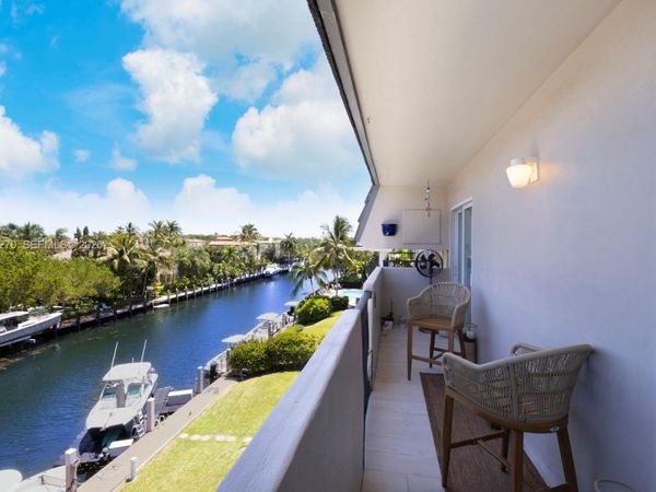 6815 Edgewater Dr, Unit 307, Coral Gables, FL 33133