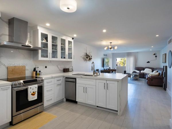 6815 Edgewater Dr , Unit 307, Coral Gables, FL 33133