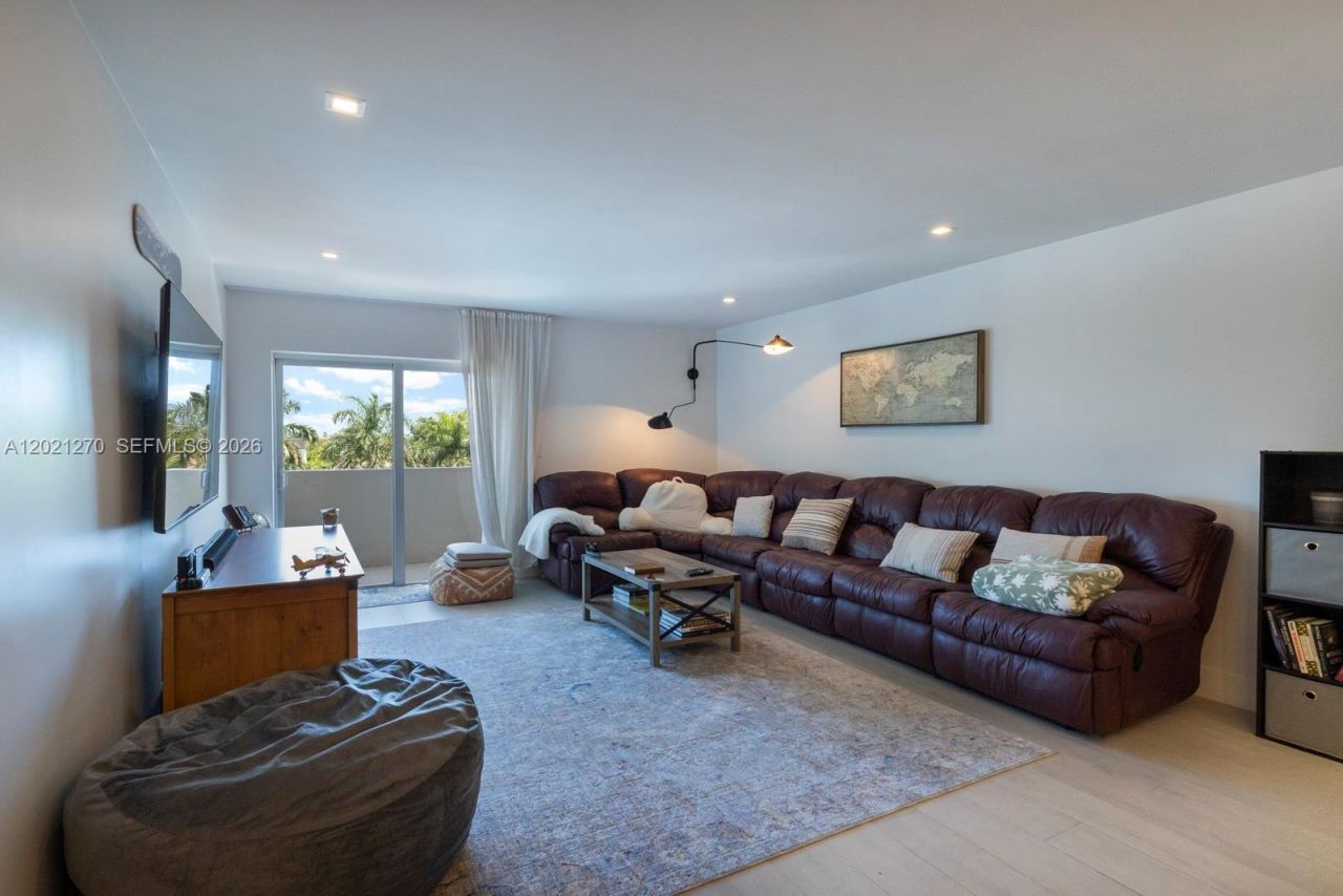 6815 Edgewater Dr, Unit 307, Coral Gables, FL 33133 Photo