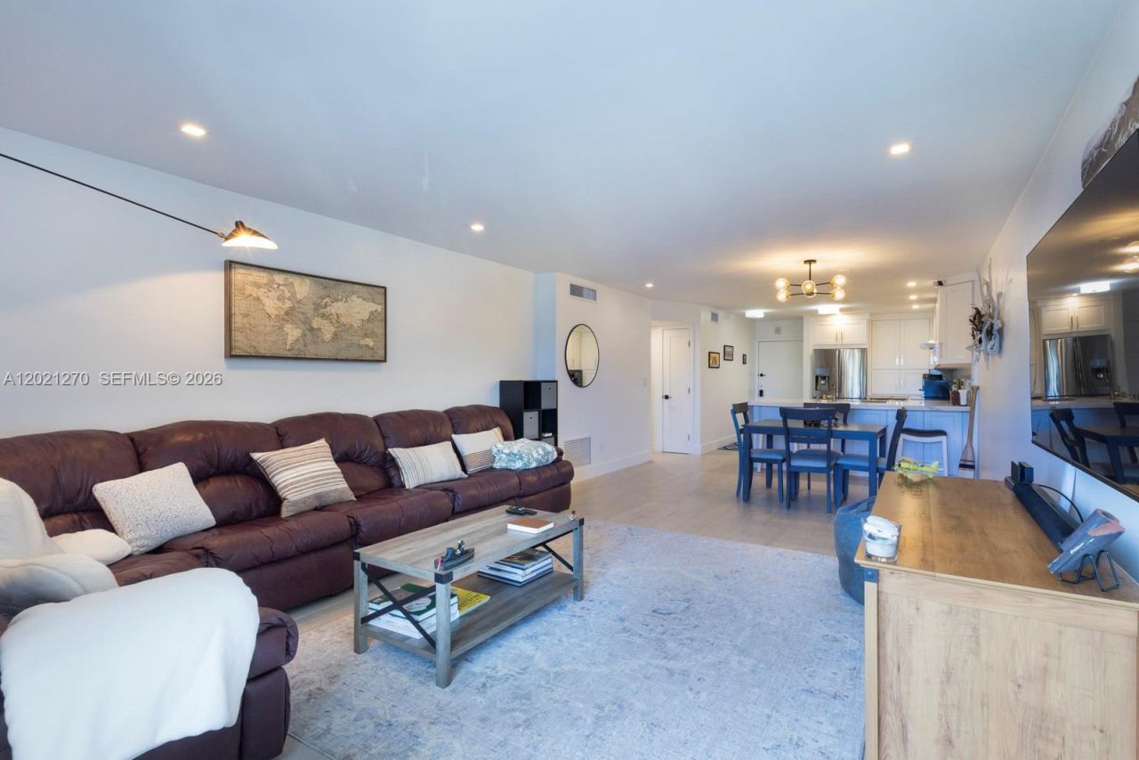 6815 Edgewater Dr, Unit 307, Coral Gables, FL 33133 Photo