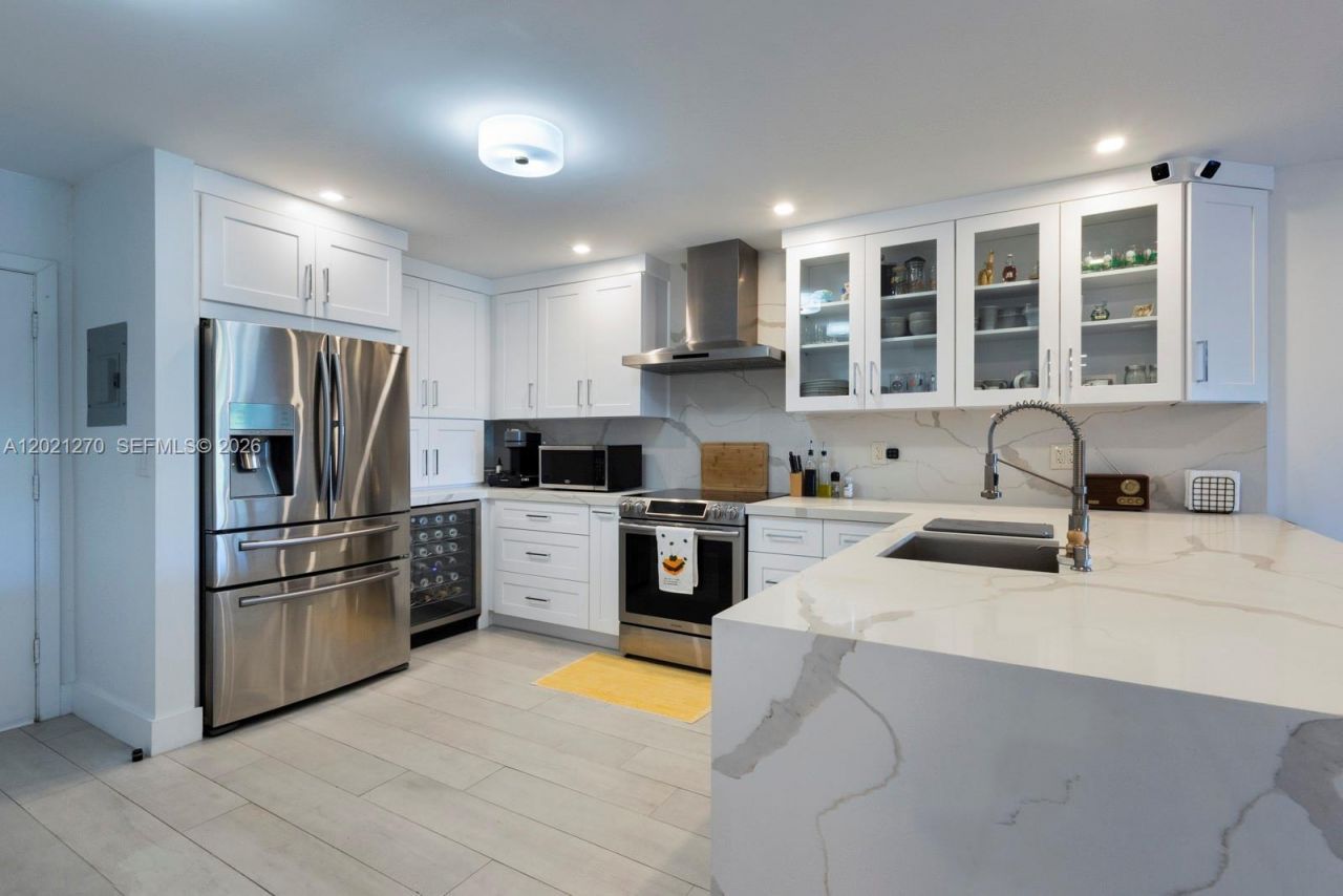 6815 Edgewater Dr, Unit 307, Coral Gables, FL 33133 Photo
