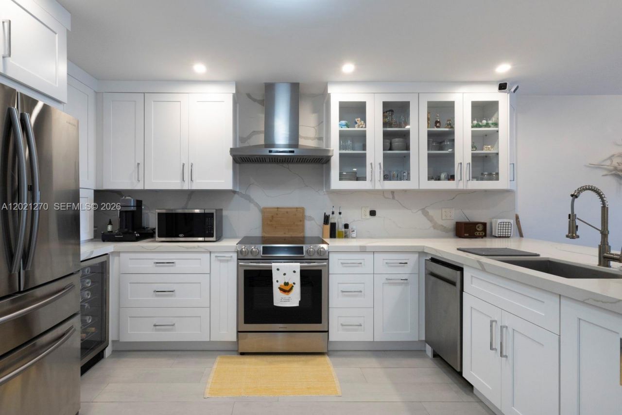 6815 Edgewater Dr, Unit 307, Coral Gables, FL 33133 Photo