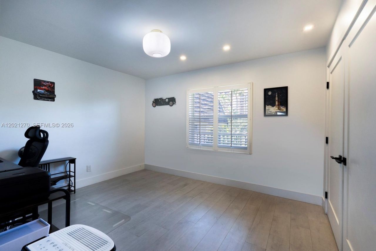 6815 Edgewater Dr, Unit 307, Coral Gables, FL 33133 Photo