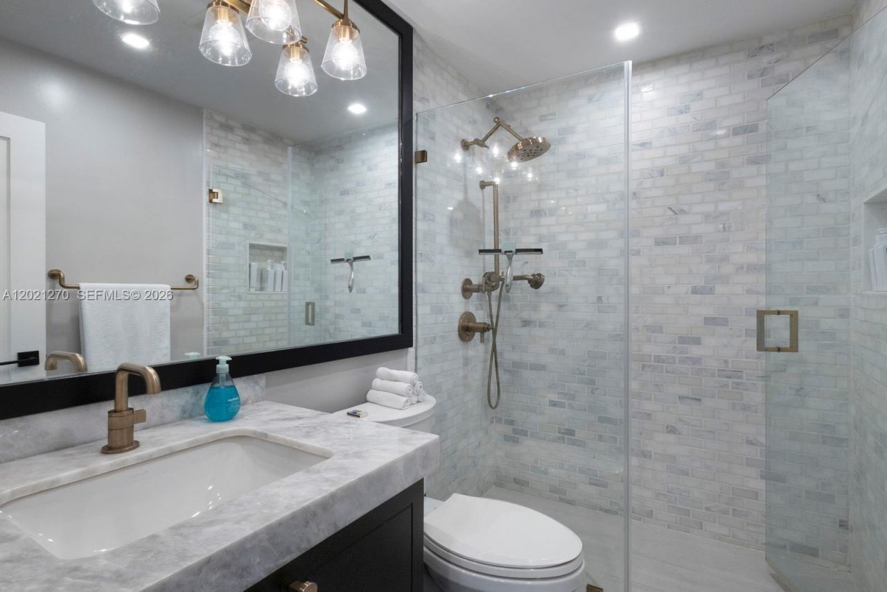 6815 Edgewater Dr, Unit 307, Coral Gables, FL 33133 Photo