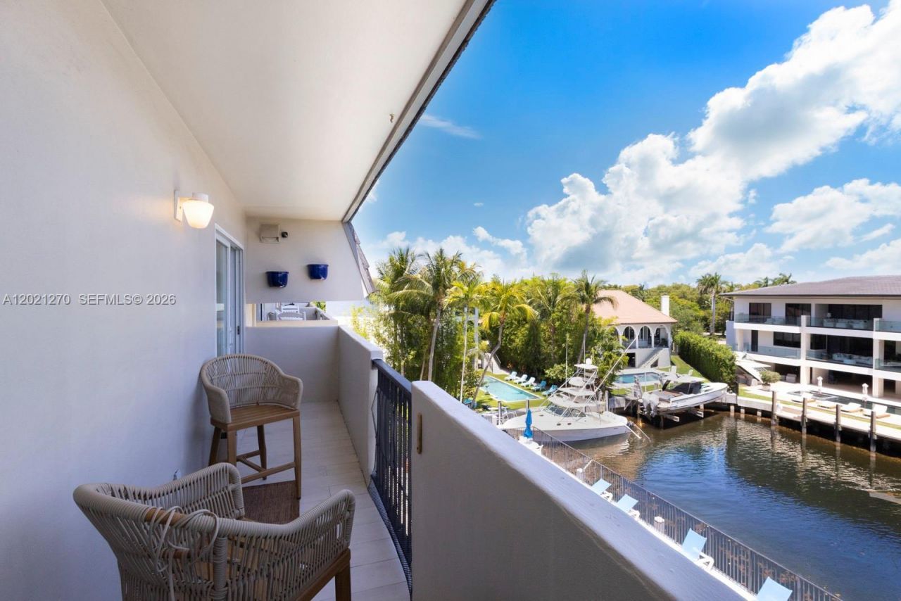 6815 Edgewater Dr, Unit 307, Coral Gables, FL 33133 Photo
