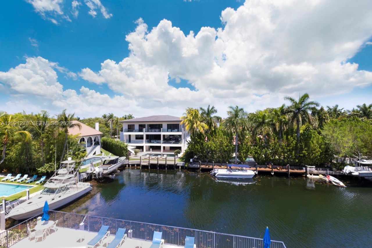 6815 Edgewater Dr, Unit 307, Coral Gables, FL 33133 Photo