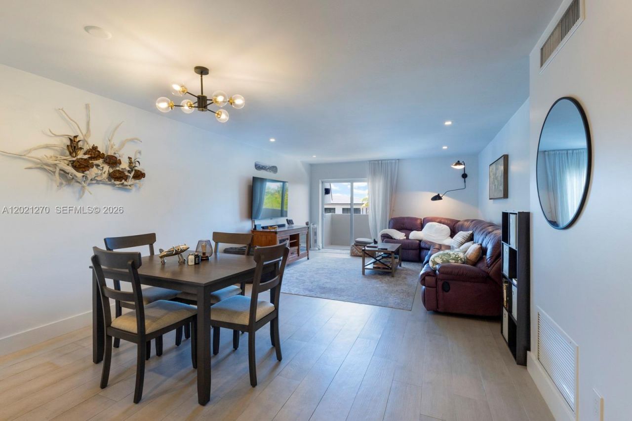 6815 Edgewater Dr, Unit 307, Coral Gables, FL 33133 Photo