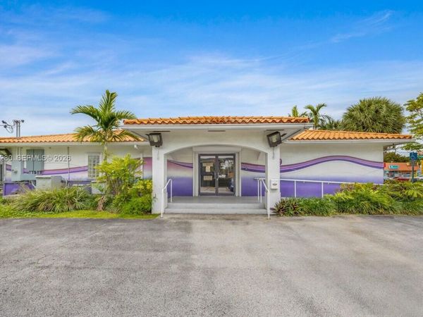 99 W 49th St , Hialeah, FL 33012