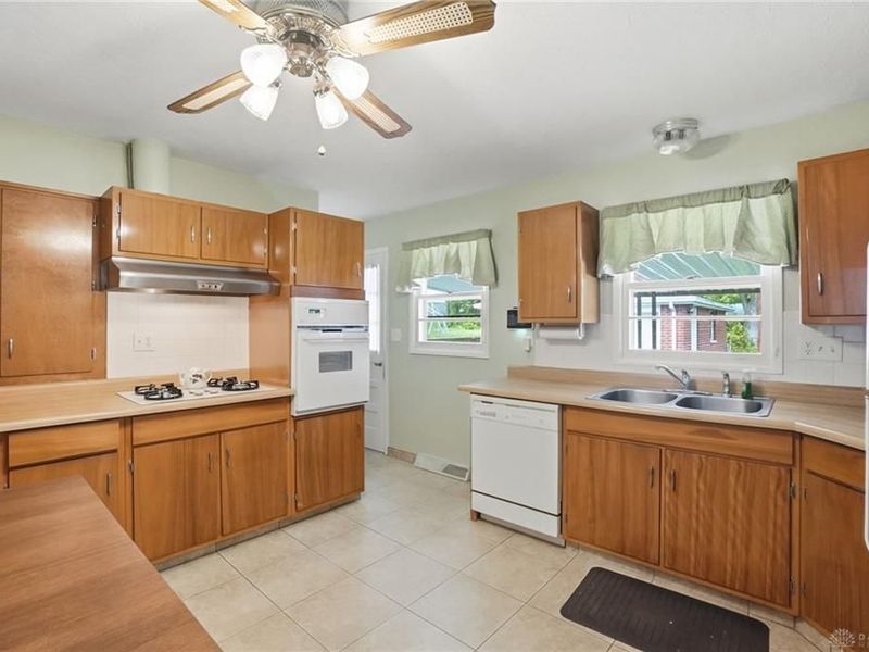 877 Woodhill Road, Riverside, OH 45431 Photo 9