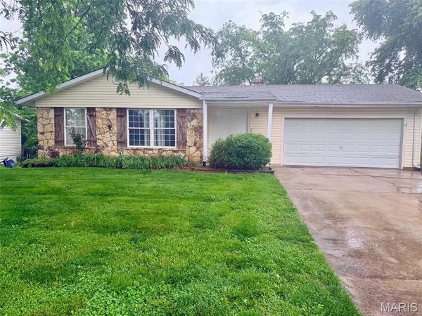 111 Park Charles Boulevard N, St Peters, MO 63376