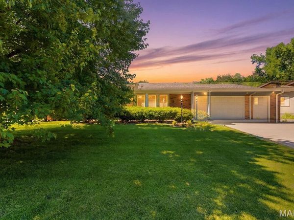 10025 Pebble Beach Drive, Overland, MO 63114
