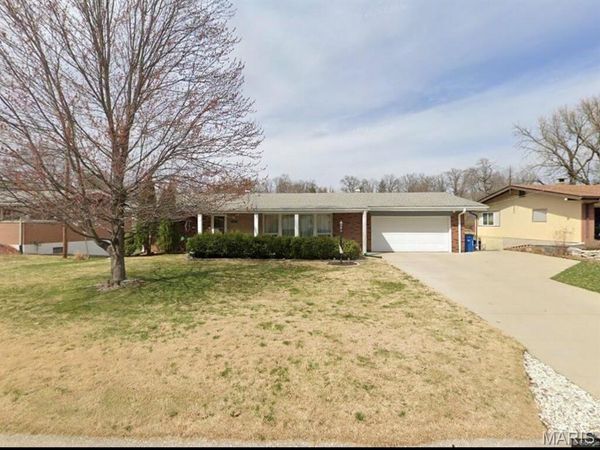 10025 Pebble Beach Drive, Overland, MO 63114