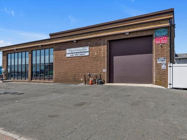 312-314 Woodcleft Avenue , Freeport, NY 11520