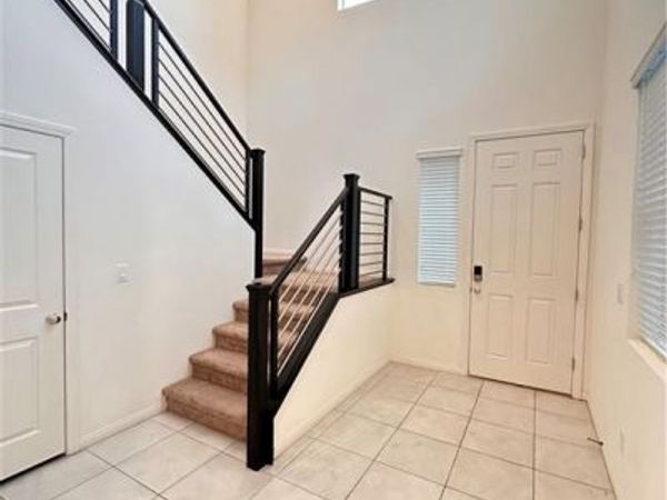8038 Minavalle Avenue, Las Vegas, NV 89113