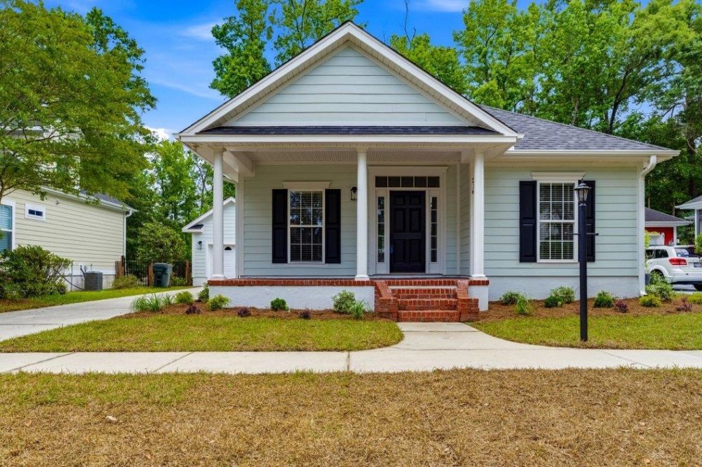 216 Greenwich Dr.  Photo 1
