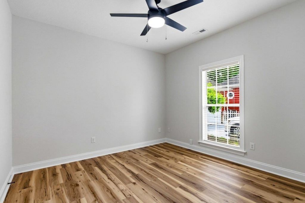 216 Greenwich Dr.  Photo 18