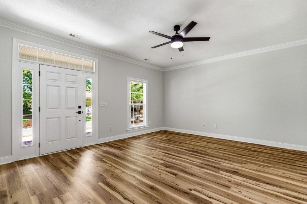 216 Greenwich Dr.  Photo 3