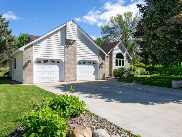 7488 Newbury Road, Woodbury, MN 55125