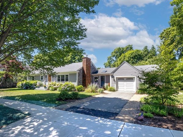 33 Pearl St, Mattapoisett, MA 02739