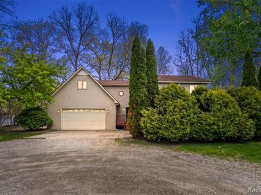 2475 S Ortonville Road, Brandon Twp, MI 48462