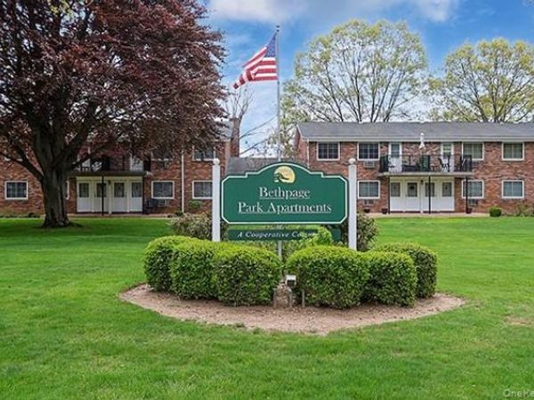 178 Jervis Avenue , Unit 178, Farmingdale, NY 11735