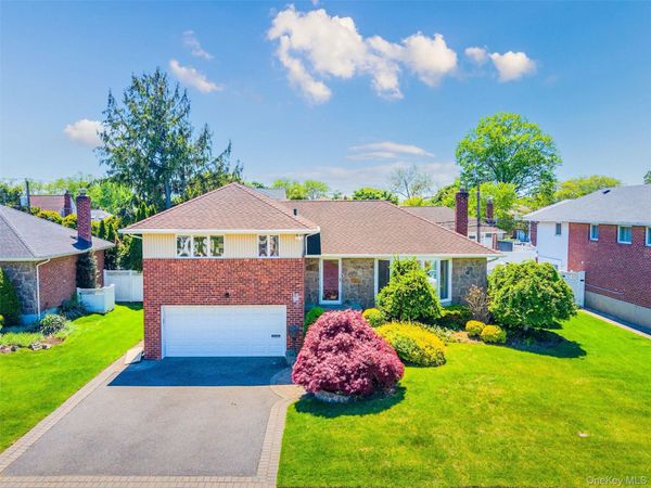 15 Hillvale Road , Syosset, NY 11791
