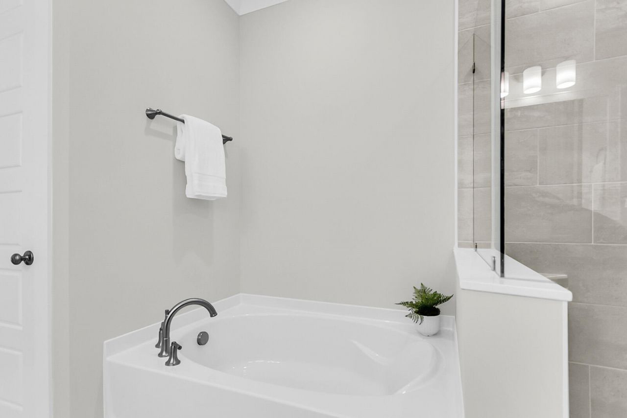 609 Crosswick Street Photo 22