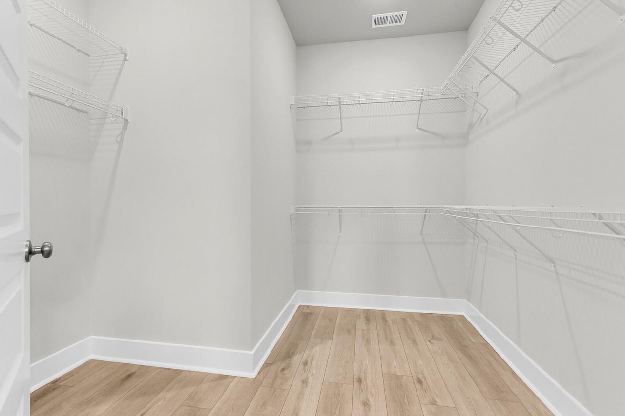 609 Crosswick Street Photo 23