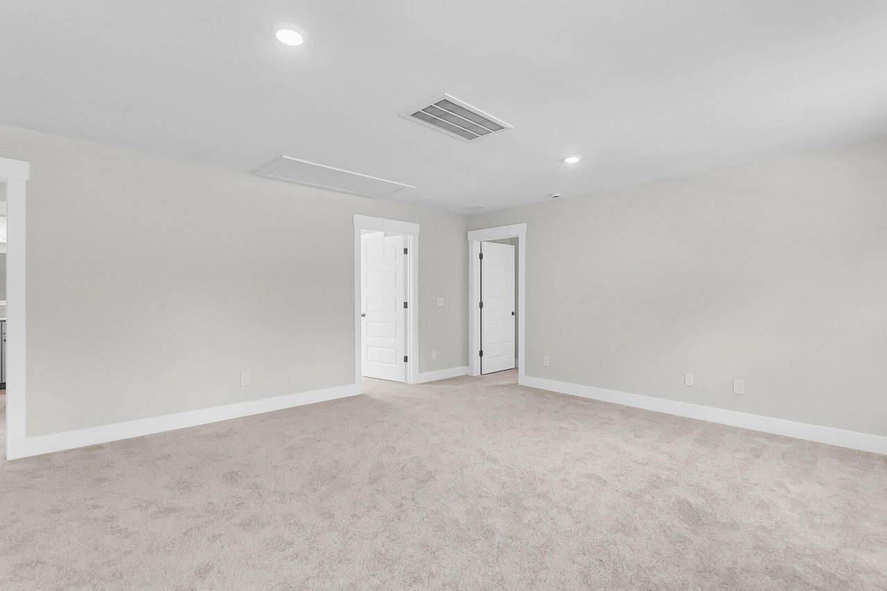 609 Crosswick Street Photo 28