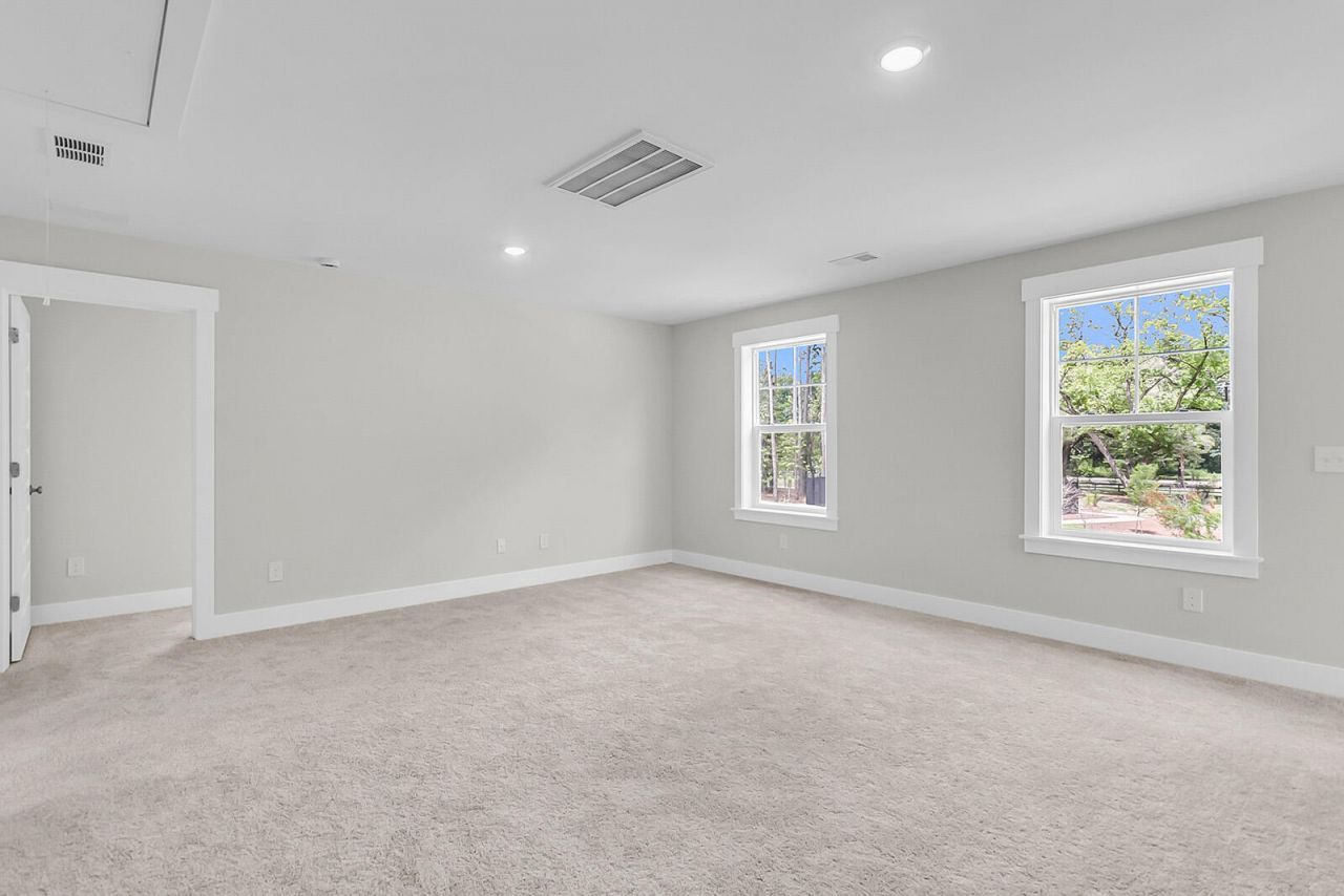 609 Crosswick Street Photo 29