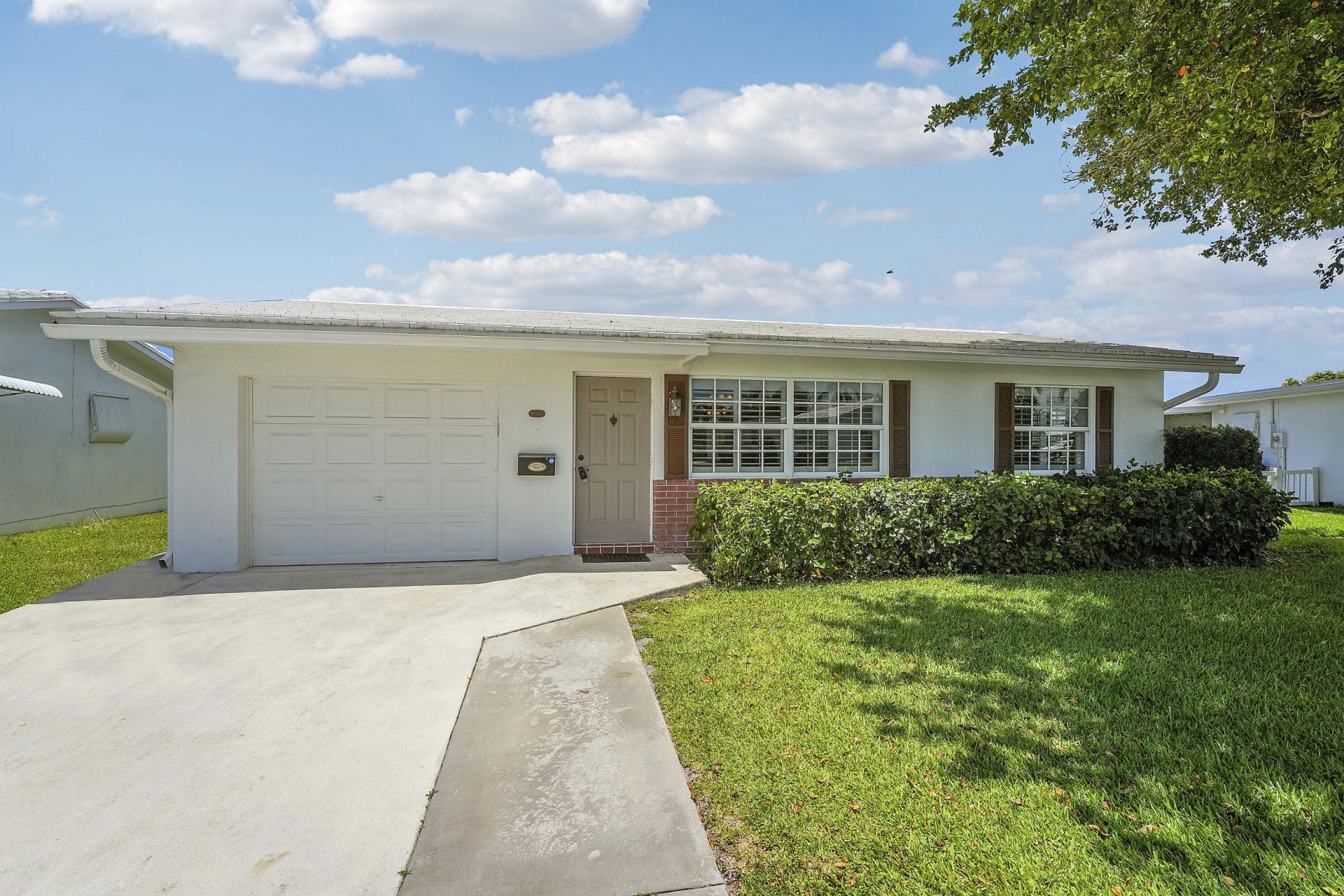 614 SW Golf Drive, Boynton Beach, FL 33426 Photo
