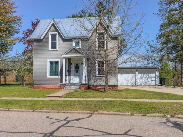 611 SHEARER STREET, Waupaca, WI 54981