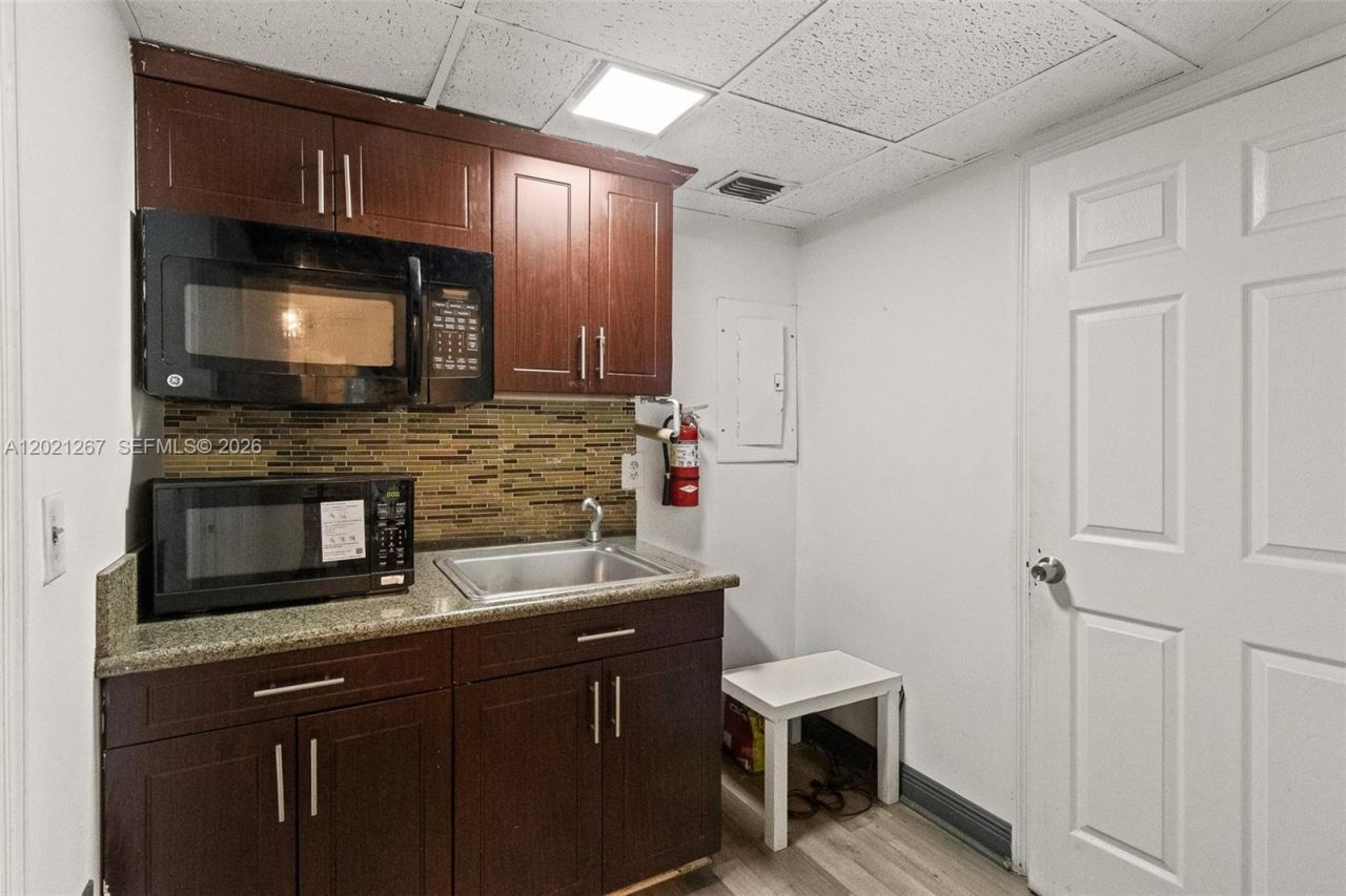 1745 W 37th St, Unit 5, Hialeah, FL 33012 Photo