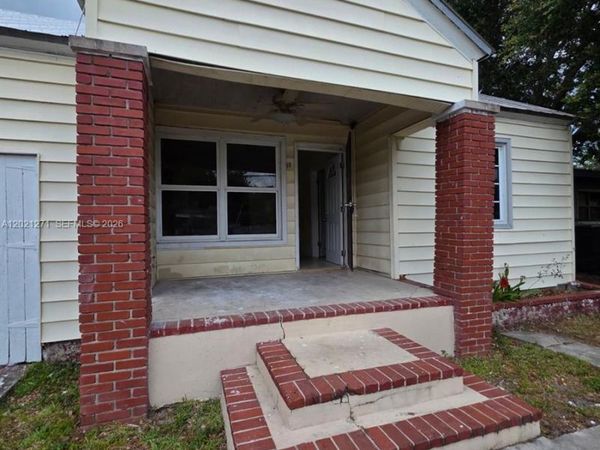 315 NW 53rd St , Miami, FL 33127