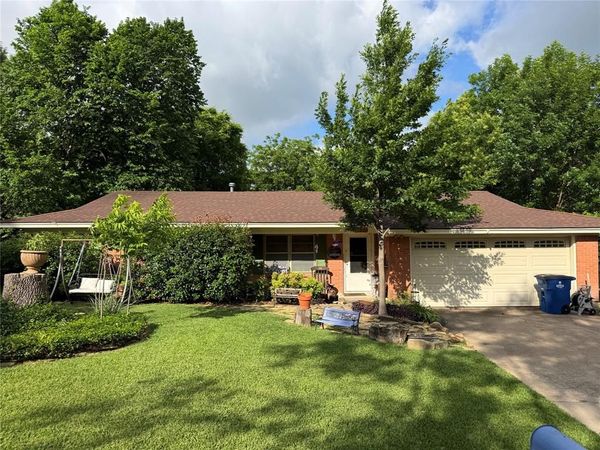 1407 Nichols Street , Ennis, TX 75119