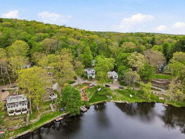 48 Goldfinch Ln, West Milford, NJ 07421