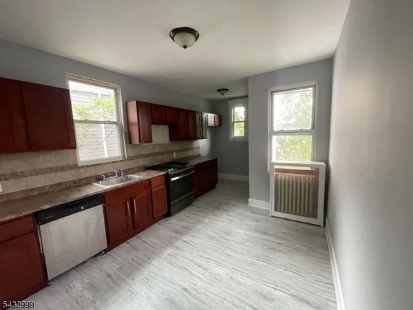 8 Treacy Ave, Newark, NJ 07108