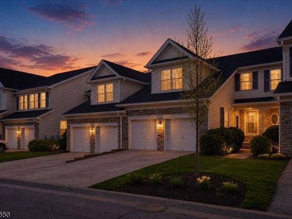 45 La Costa Dr, Clinton, NJ 08801