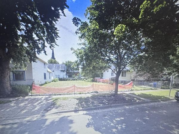 326 Charles Avenue , Saint Paul, MN 55103