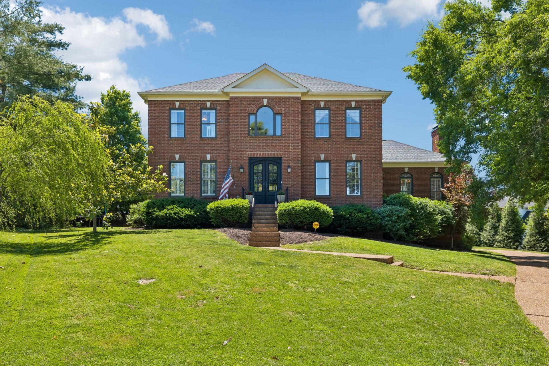 911 Riverbend Rd , Nashville, TN 37221 Main Photo