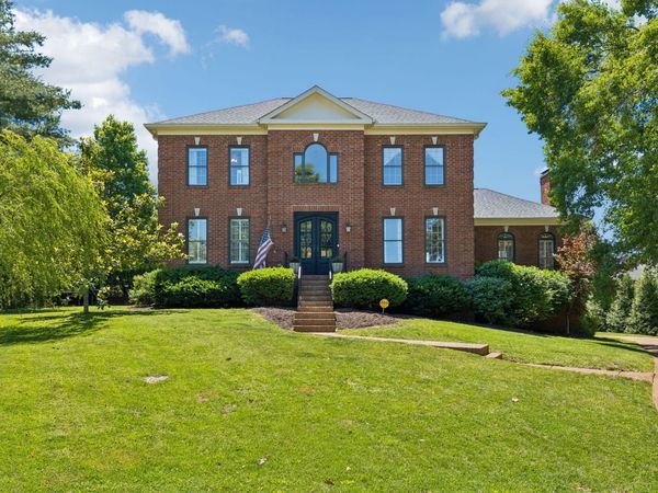 911 Riverbend Rd , Nashville, TN 37221